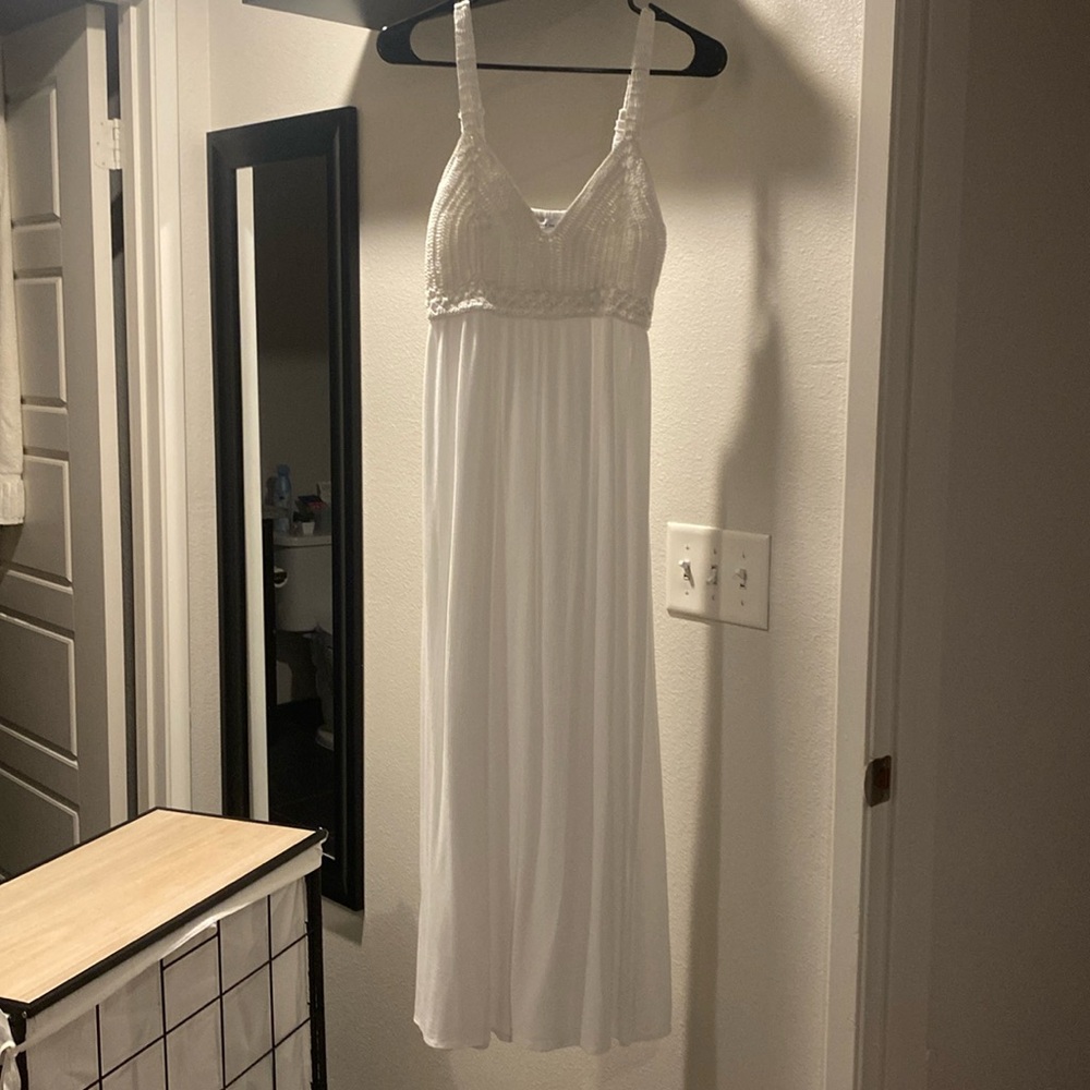 WHITE DRESS